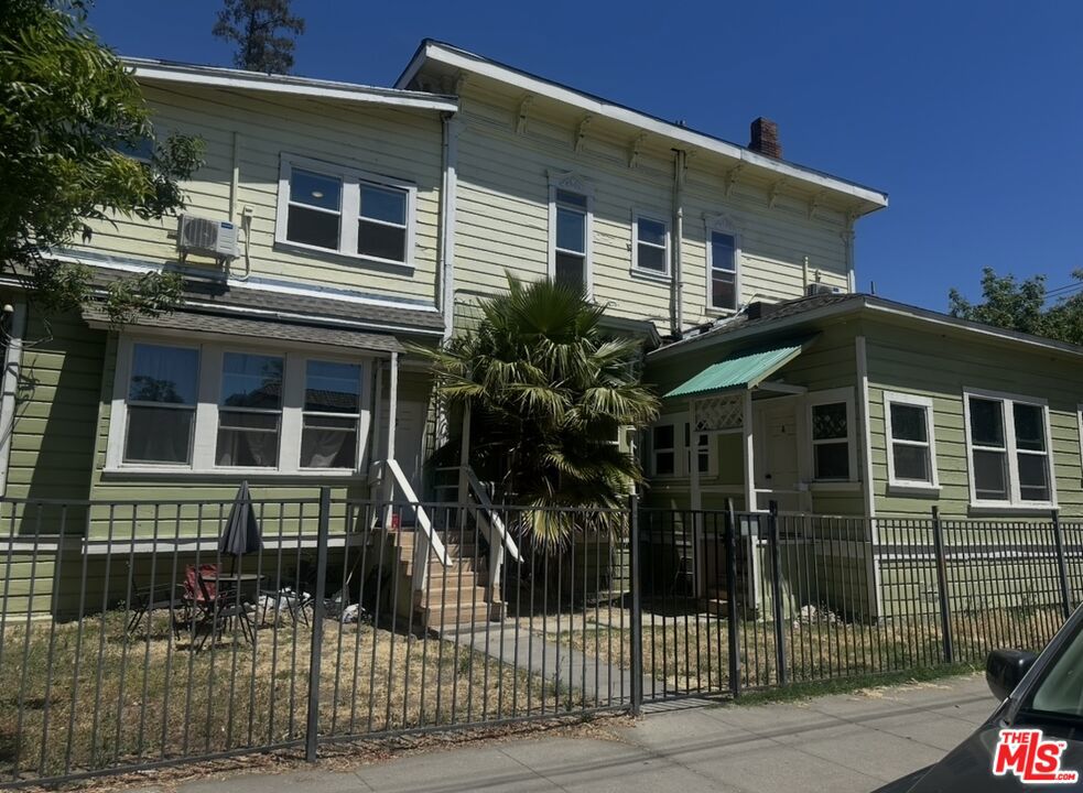 145 W Flora Street Property Photo 4