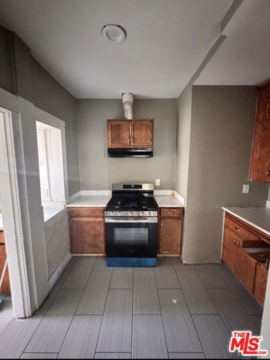 145 W Flora Street Property Photo 8