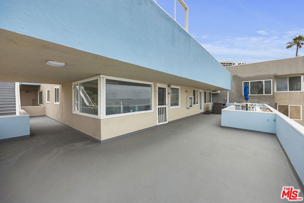 22 5th Place Property Photo 8