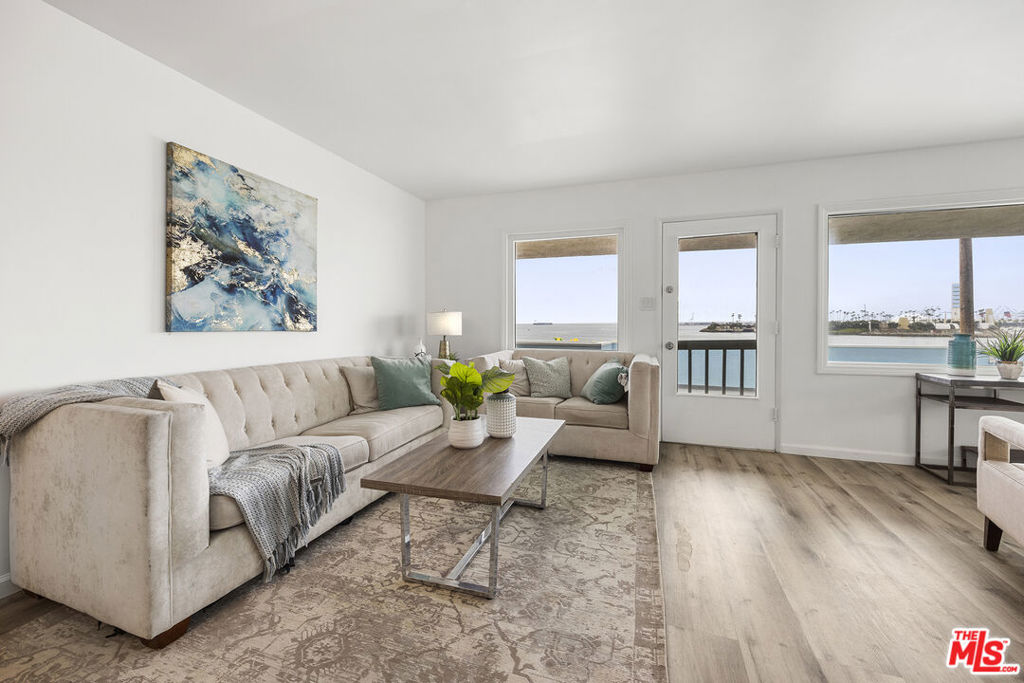 22 5th Place Property Photo 11