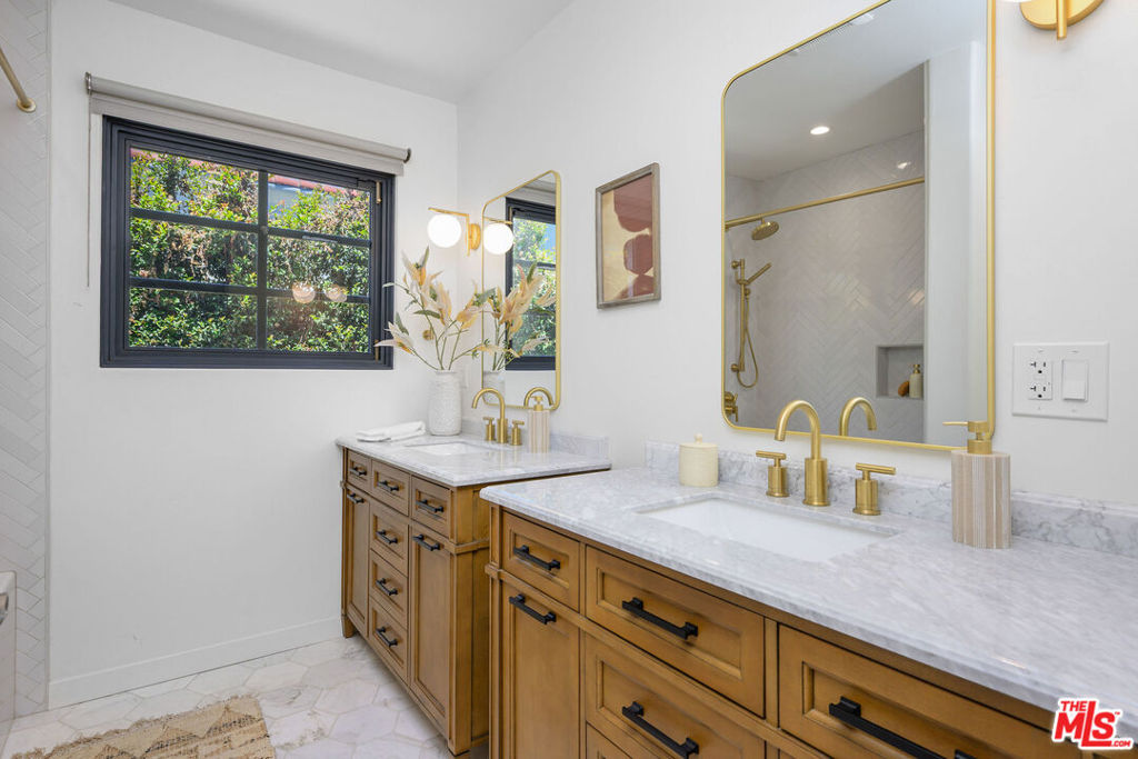 740 N Crescent Heights Boulevard Property Photo 19