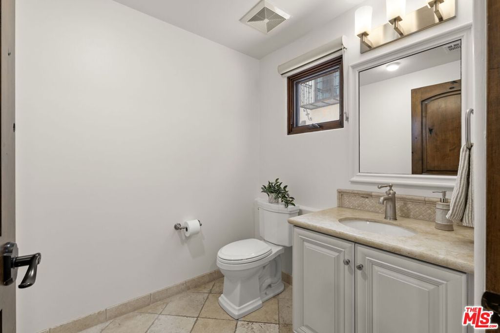 908 17th Street 4 Property Photo 12
