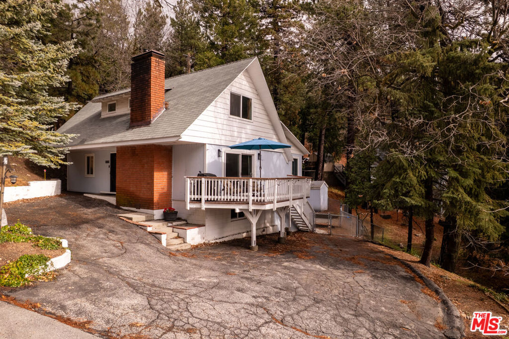 2595 Sunset Drive Property Photo 4