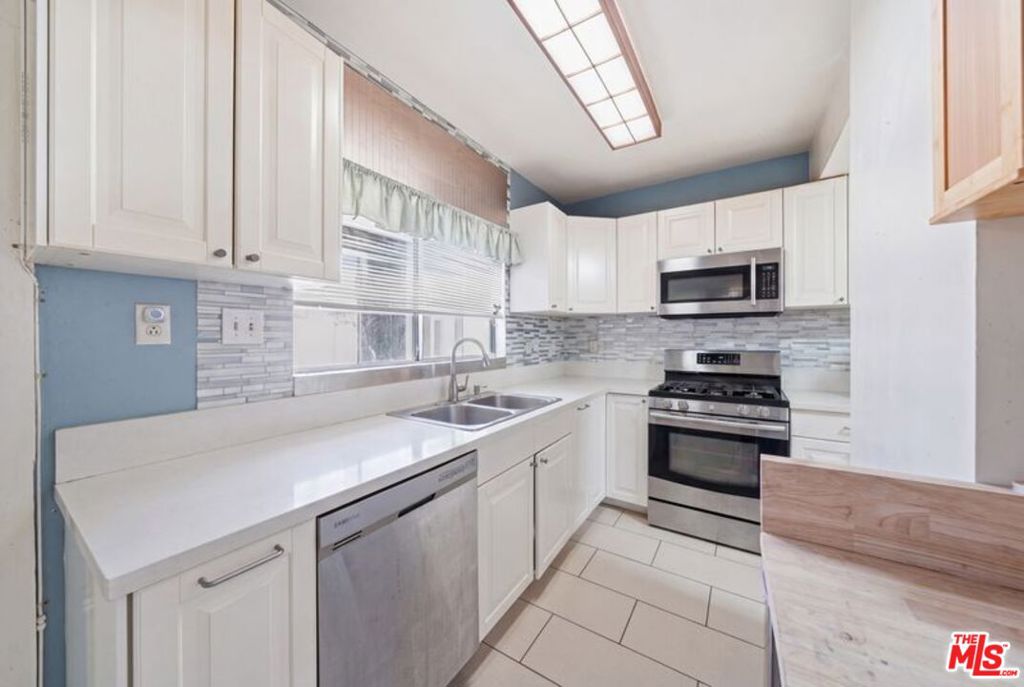 1220 Crenshaw Boulevard Property Photo 3