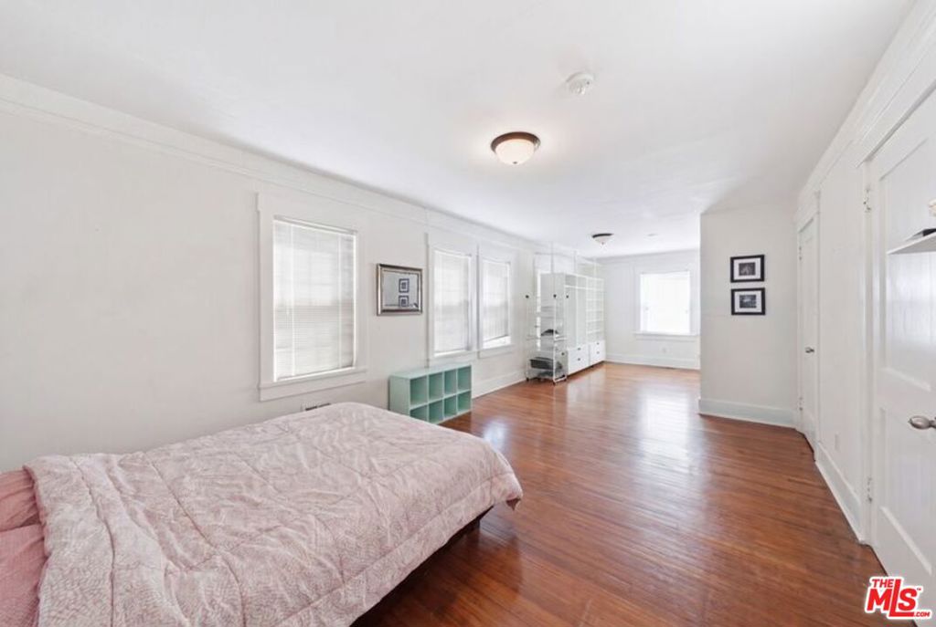 1220 Crenshaw Boulevard Property Photo 5