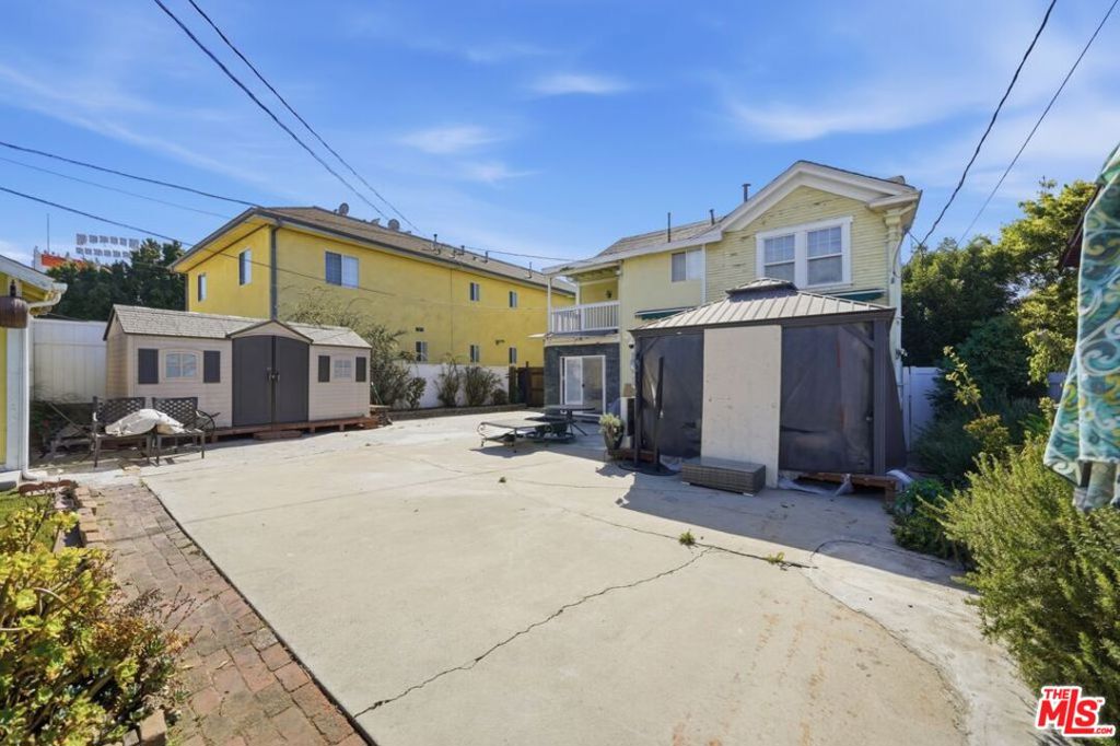 1220 Crenshaw Boulevard Property Photo 9