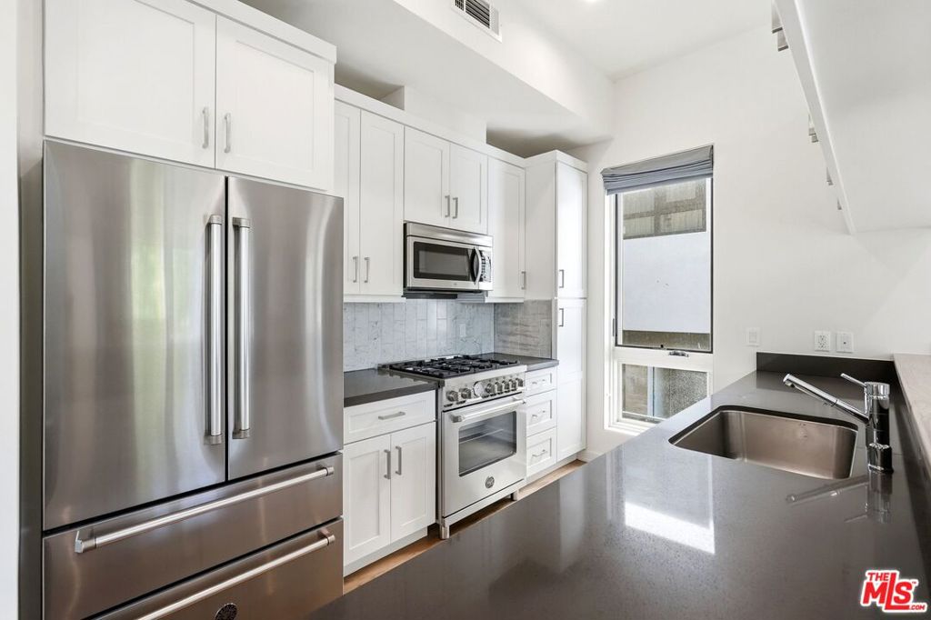 1041 N Spaulding Avenue 203 Property Photo 15