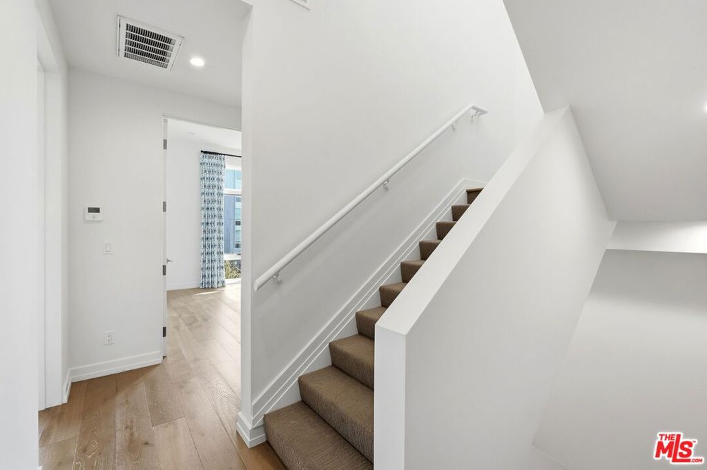 1041 N Spaulding Avenue 203 Property Photo 21