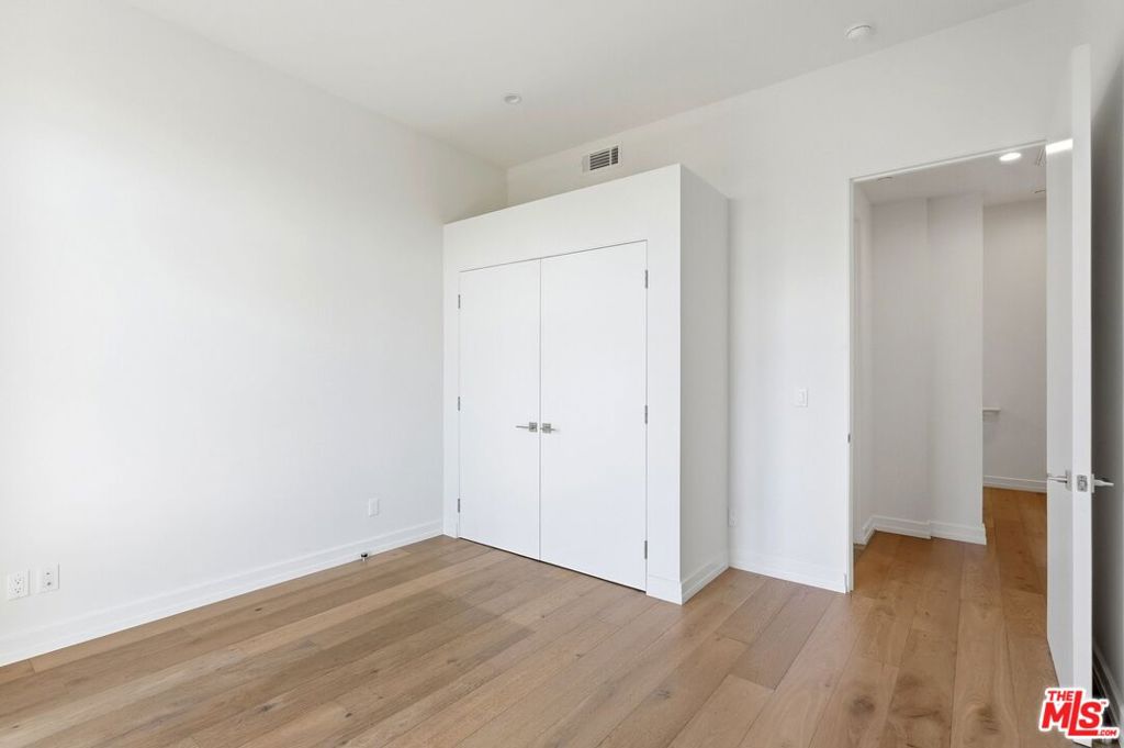 1041 N Spaulding Avenue 203 Property Photo 24