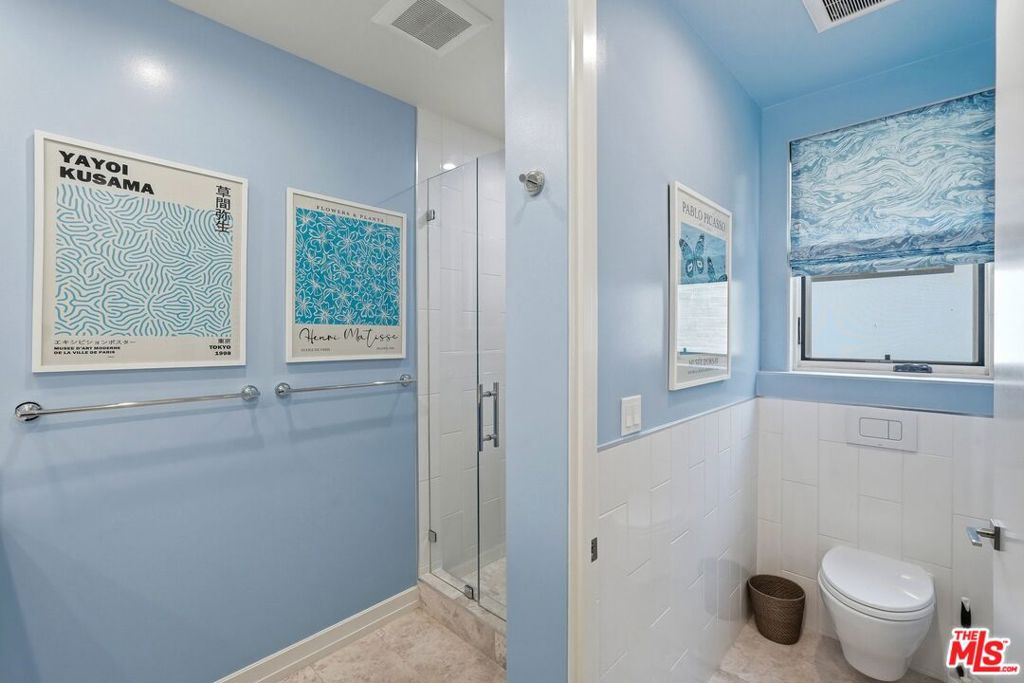 1041 N Spaulding Avenue 203 Property Photo 32