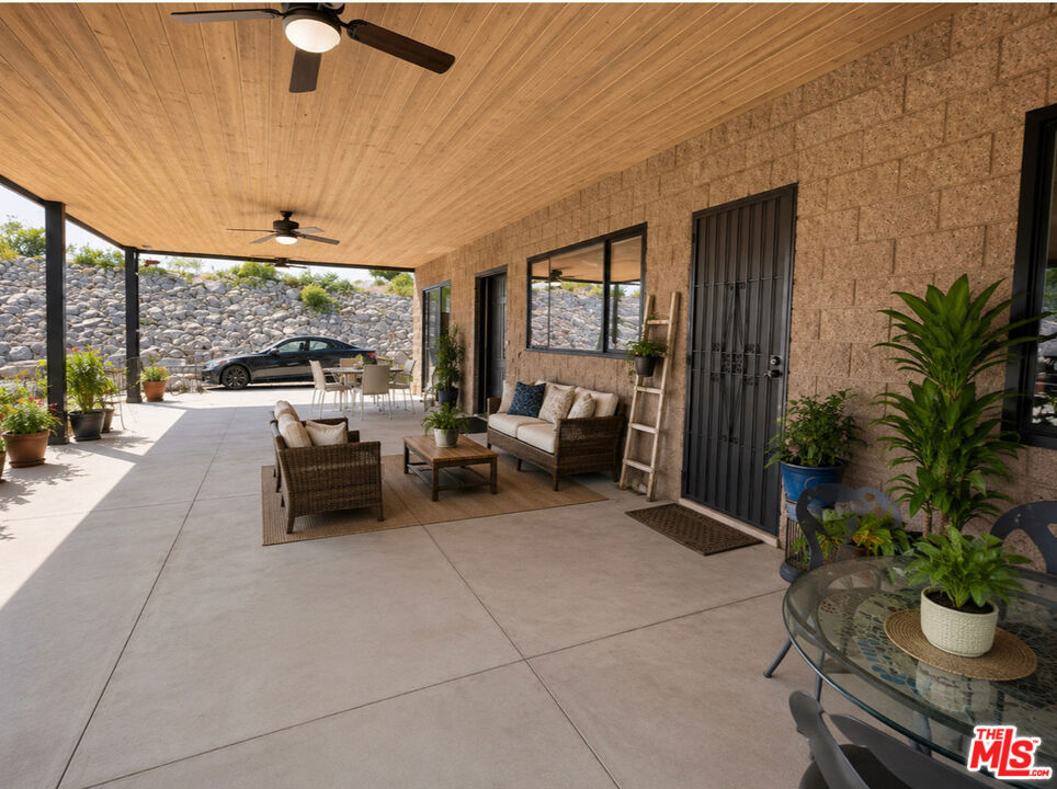 15935 Mary Circle Property Photo 3