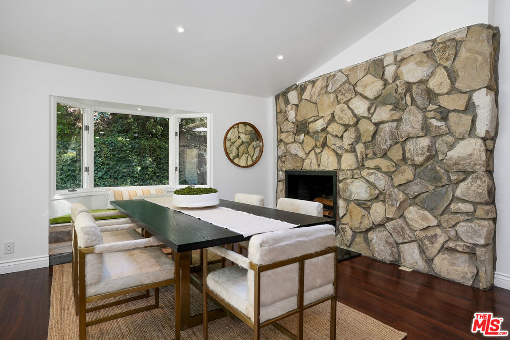 3452 Mandeville Canyon Road Property Photo 8