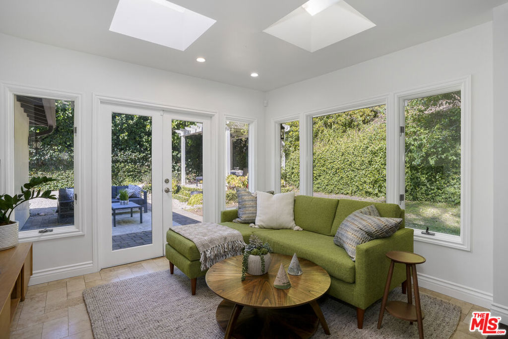 3452 Mandeville Canyon Road Property Photo 9