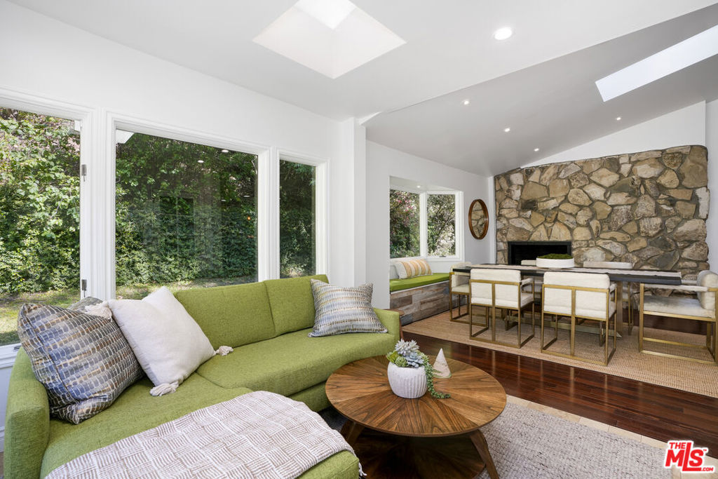 3452 Mandeville Canyon Road Property Photo 10