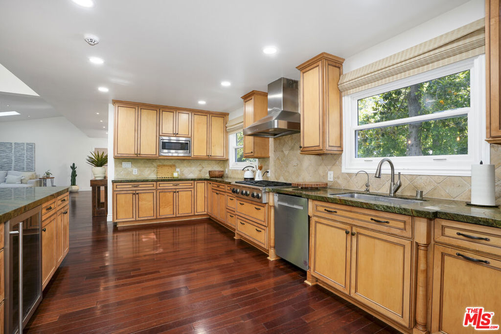 3452 Mandeville Canyon Road Property Photo 14