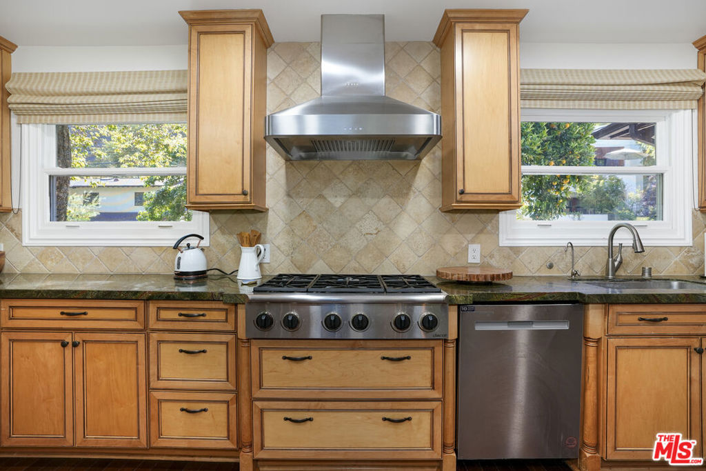 3452 Mandeville Canyon Road Property Photo 15