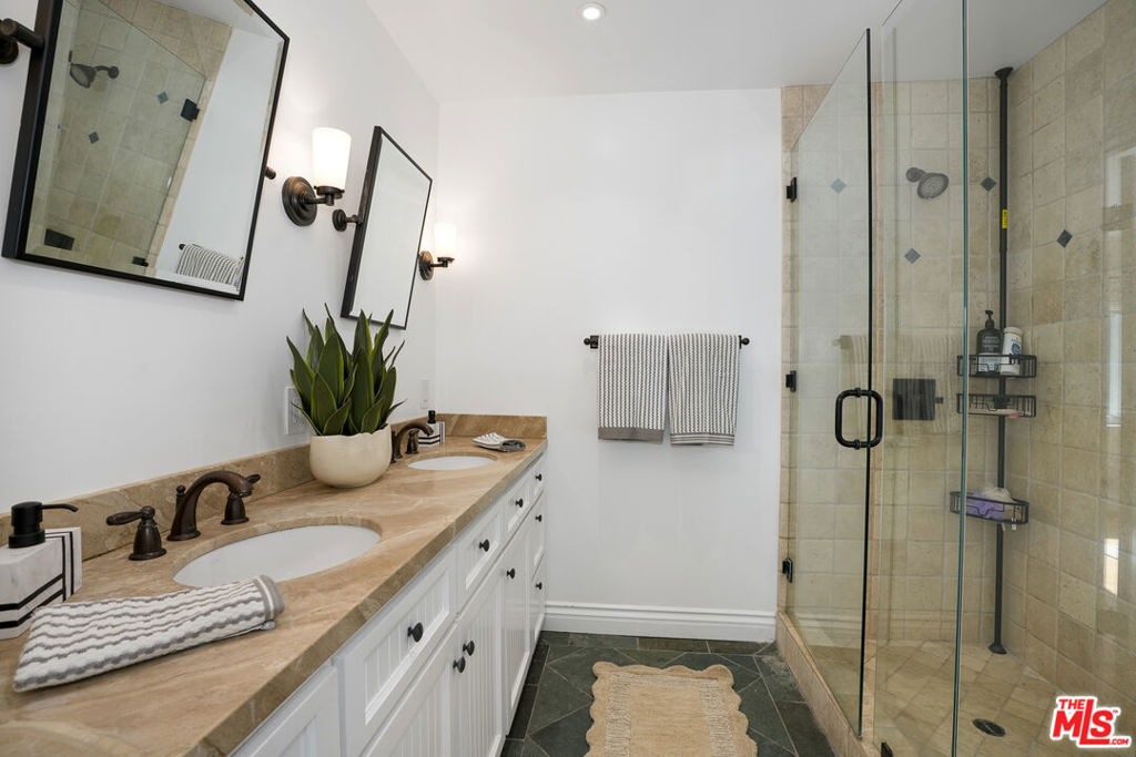 3452 Mandeville Canyon Road Property Photo 25