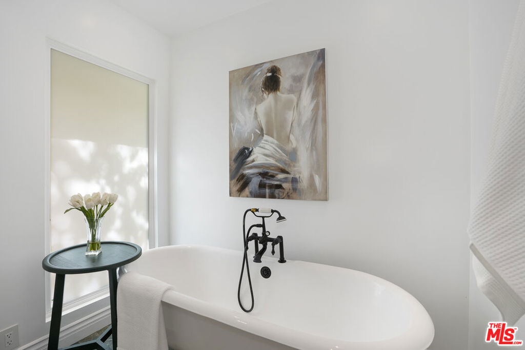 3452 Mandeville Canyon Road Property Photo 26