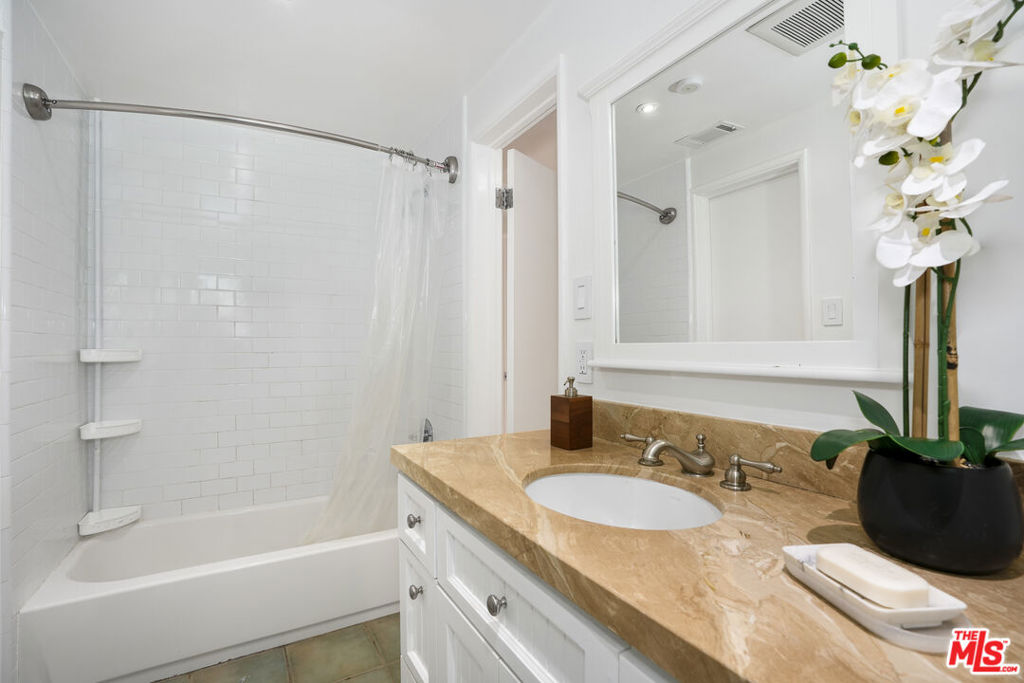 3452 Mandeville Canyon Road Property Photo 30
