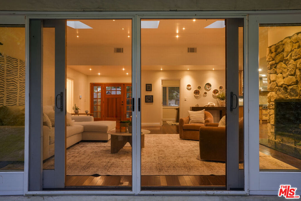 3452 Mandeville Canyon Road Property Photo 33