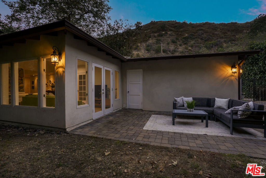 3452 Mandeville Canyon Road Property Photo 37