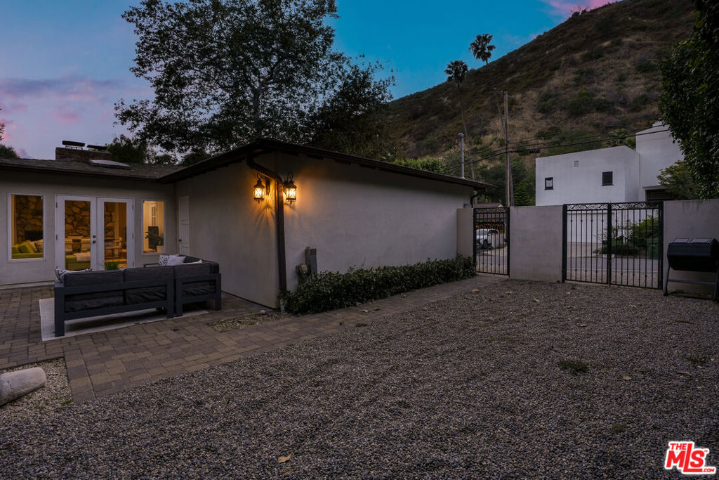 3452 Mandeville Canyon Road Property Photo 38