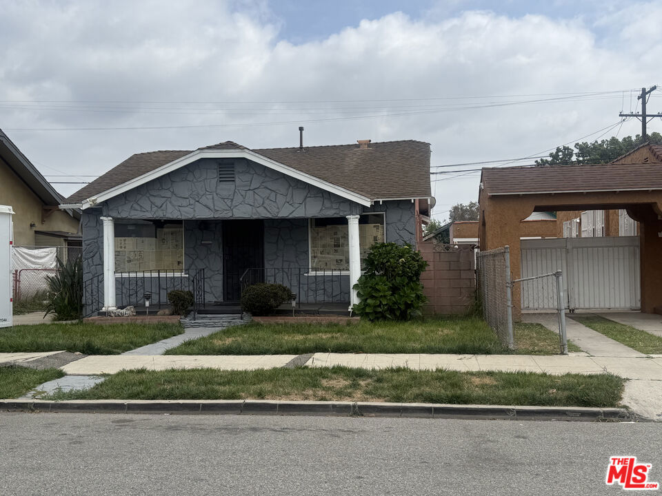 1706 W 65th Place Property Photo 3