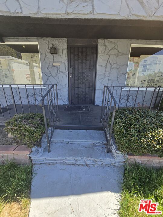 1706 W 65th Place Property Photo 4