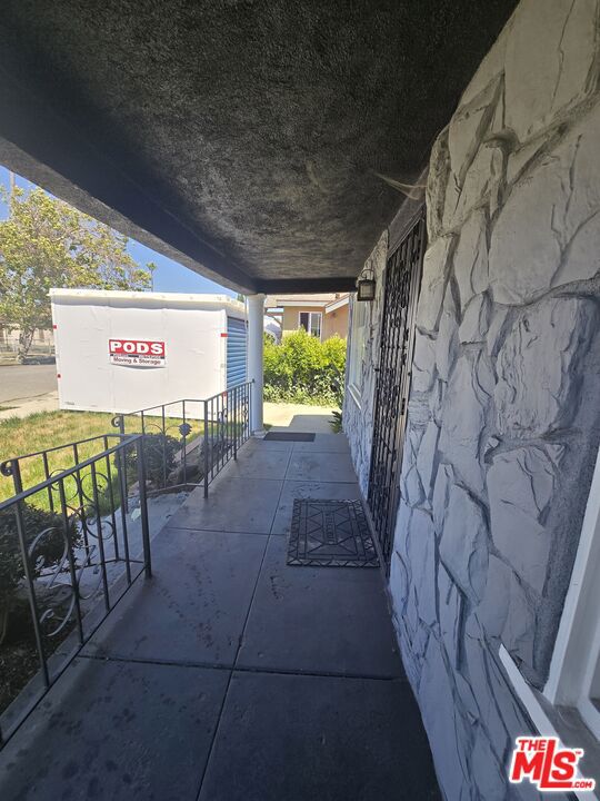 1706 W 65th Place Property Photo 5