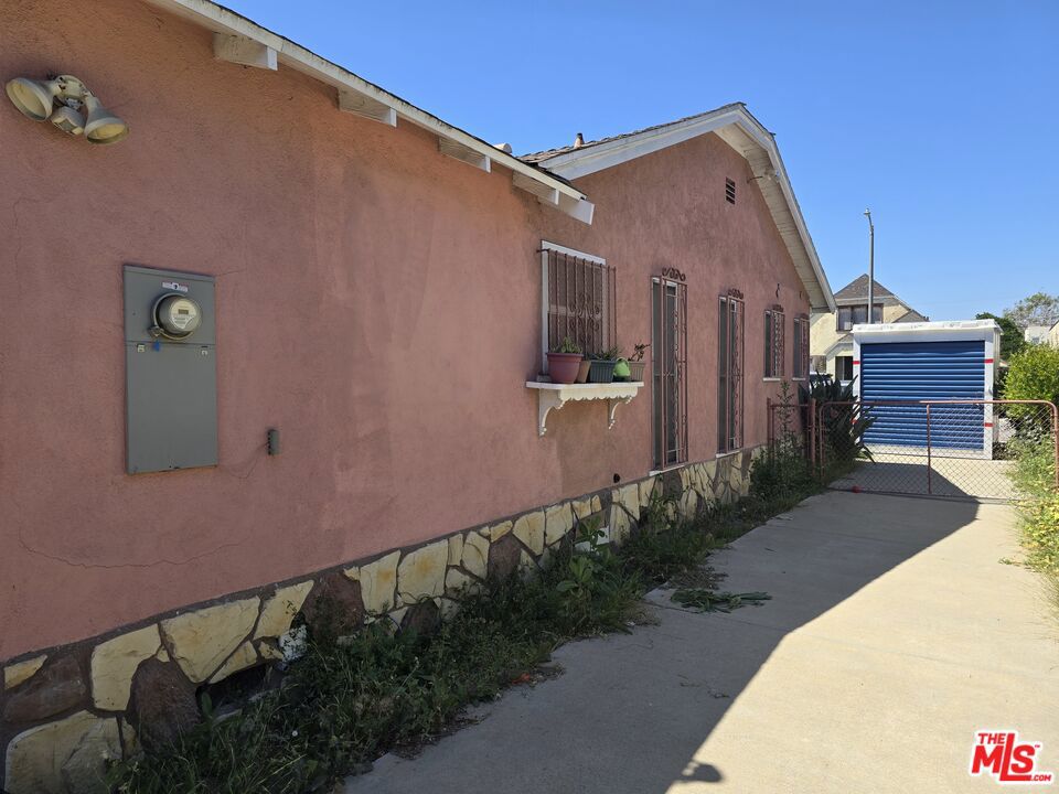 1706 W 65th Place Property Photo 10