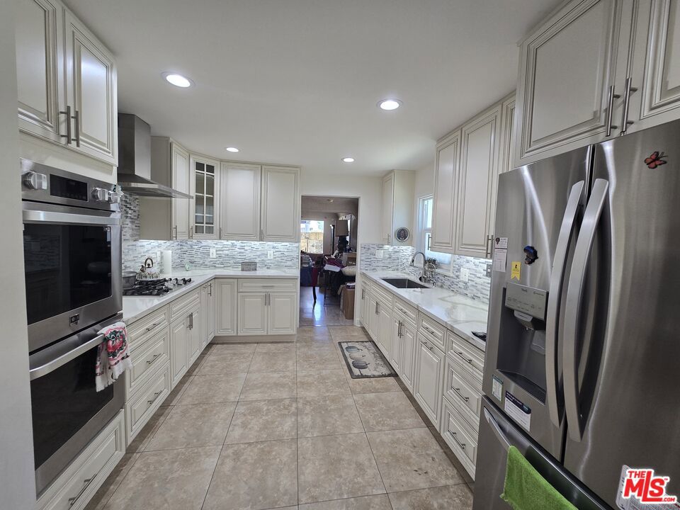 1706 W 65th Place Property Photo 18
