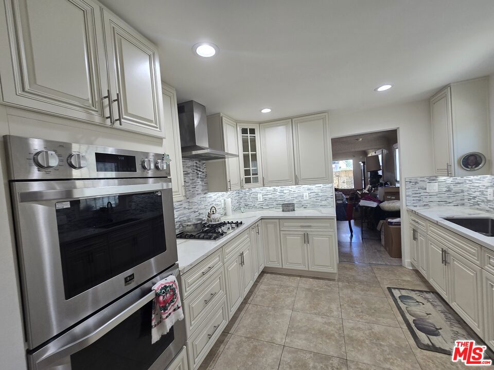 1706 W 65th Place Property Photo 19