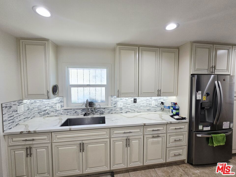 1706 W 65th Place Property Photo 20