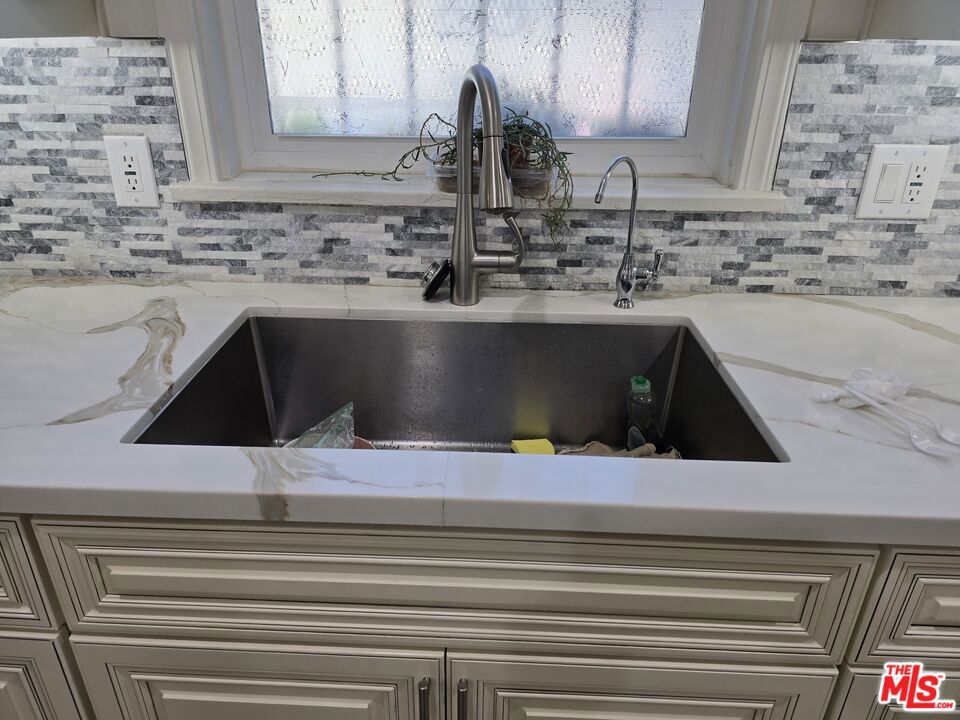 1706 W 65th Place Property Photo 21