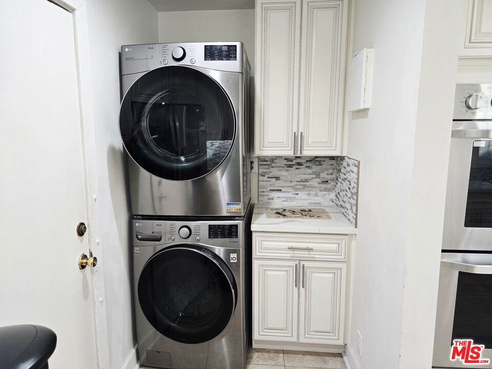 1706 W 65th Place Property Photo 27