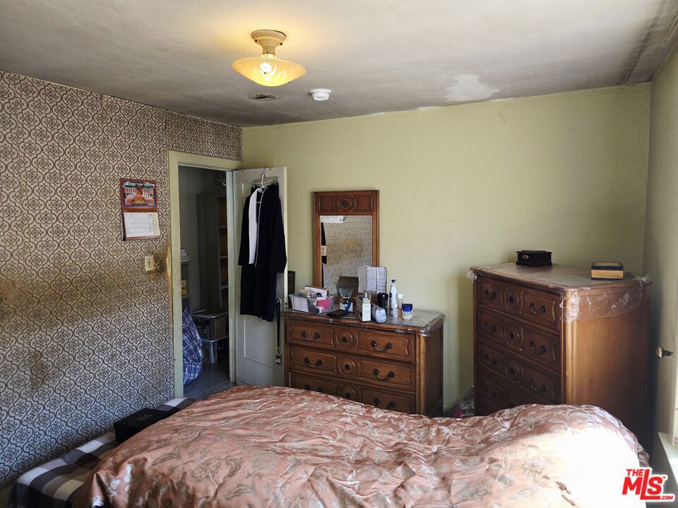 1706 W 65th Place Property Photo 30
