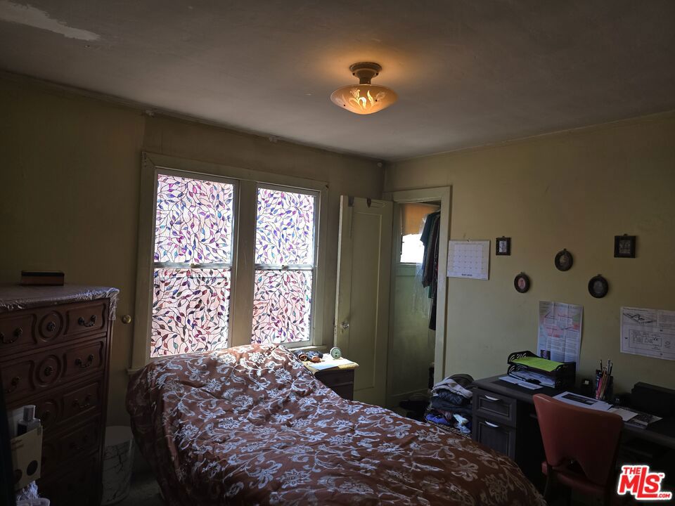 1706 W 65th Place Property Photo 32