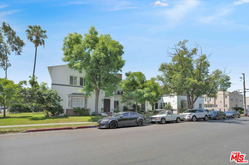2442 W 18th Street Property Photo 2