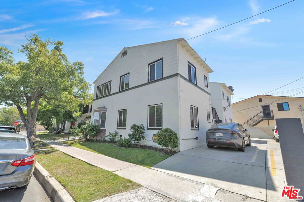 2442 W 18th Street Property Photo 5