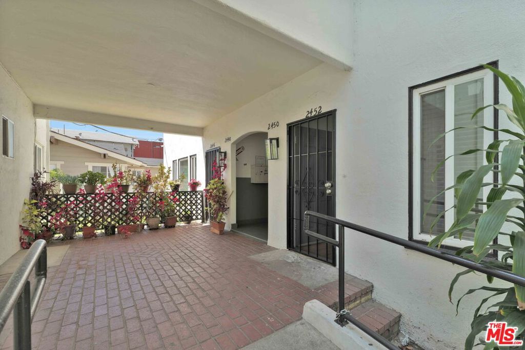 2442 W 18th Street Property Photo 8