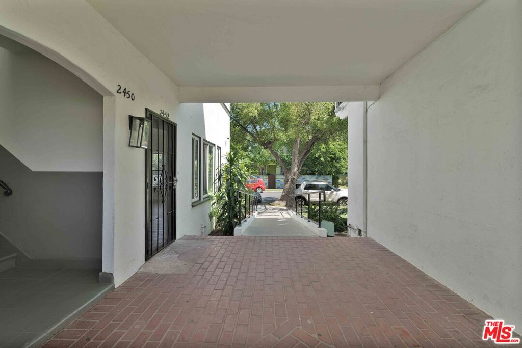 2442 W 18th Street Property Photo 9