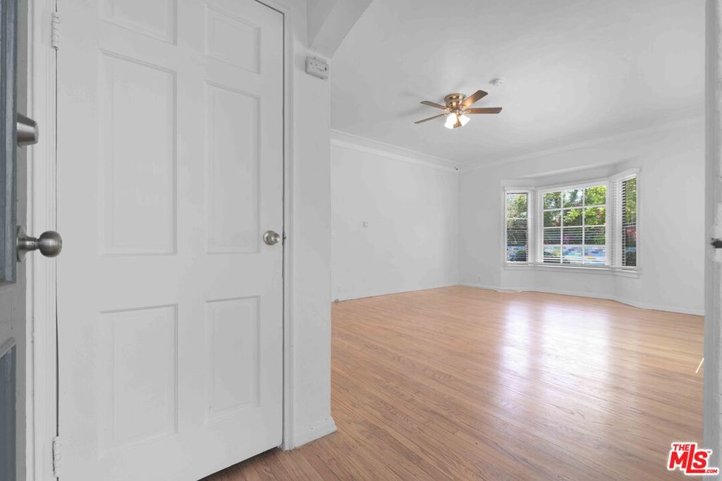 2442 W 18th Street Property Photo 10