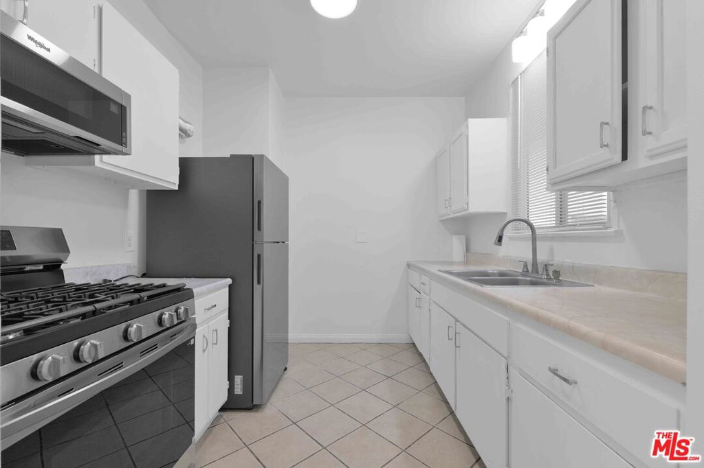 2442 W 18th Street Property Photo 22