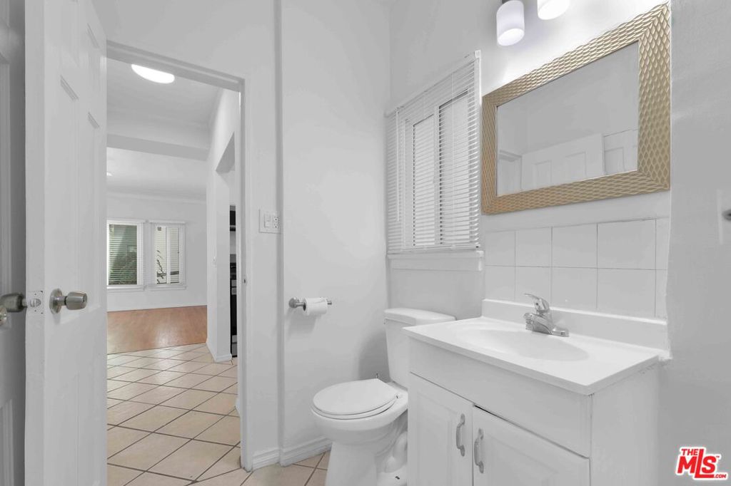 2442 W 18th Street Property Photo 26