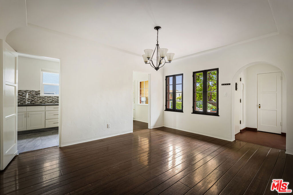 844 S Curson Avenue Property Photo 3