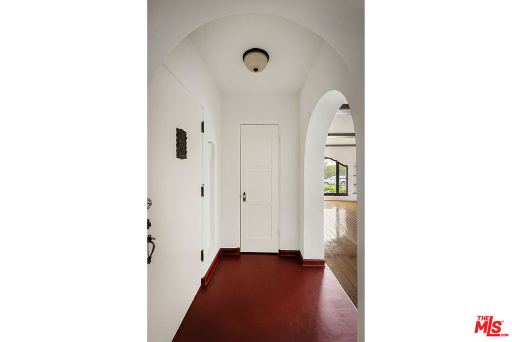 844 S Curson Avenue Property Photo 4