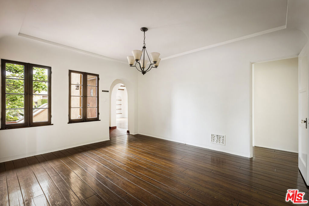 844 S Curson Avenue Property Photo 11