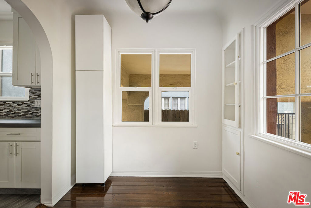 844 S Curson Avenue Property Photo 14
