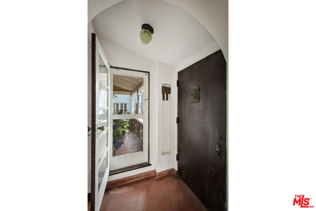 844 S Curson Avenue Property Photo 31