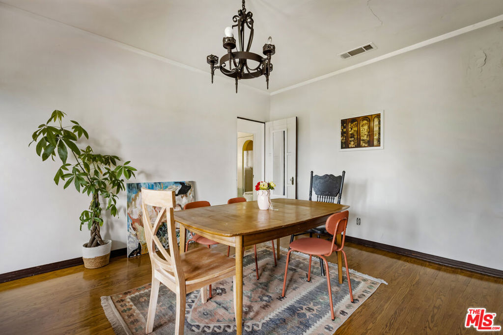 844 S Curson Avenue Property Photo 37